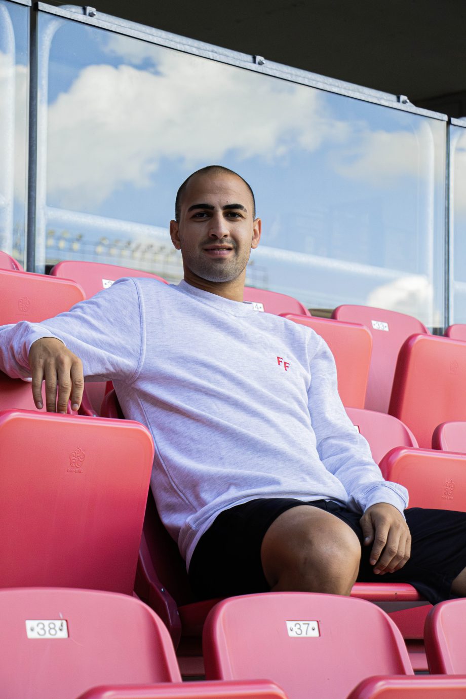 Tröja grå FF röd brodyr